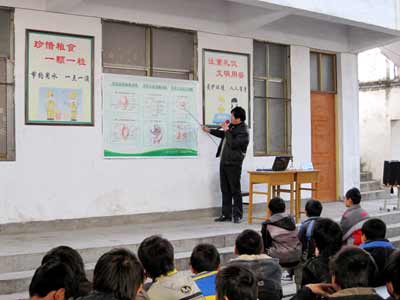 �п�ר�ҹ���������Ϊѧ���ǽ����ഺ�ڽ���